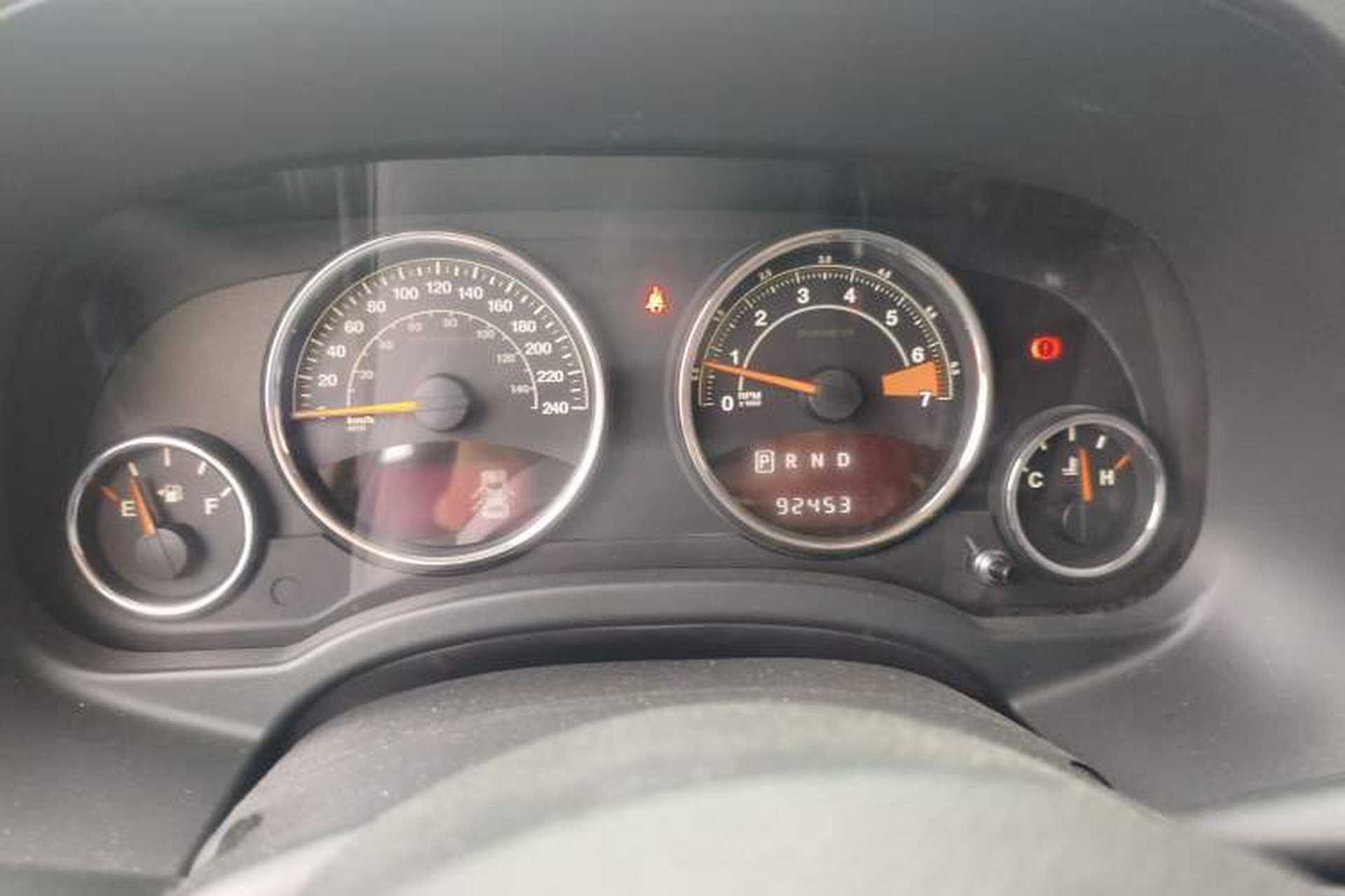 Used Jeep Compass 2014 2.4L four-wheel drive luxury version Instrument Cluster