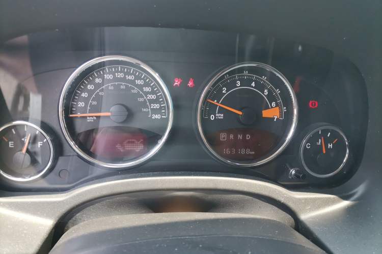 Used Jeep Compass 2014 2.4L four-wheel drive luxury version Instrument Cluster
