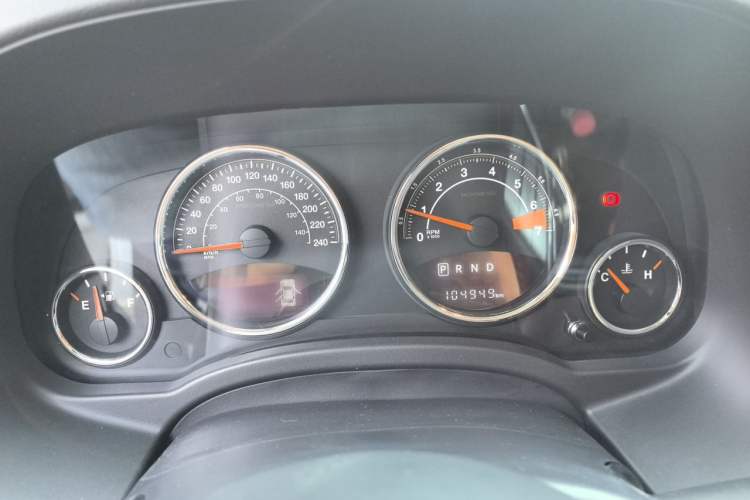 Used Jeep Compass 2014 2.4L four-wheel drive luxury version Instrument Cluster