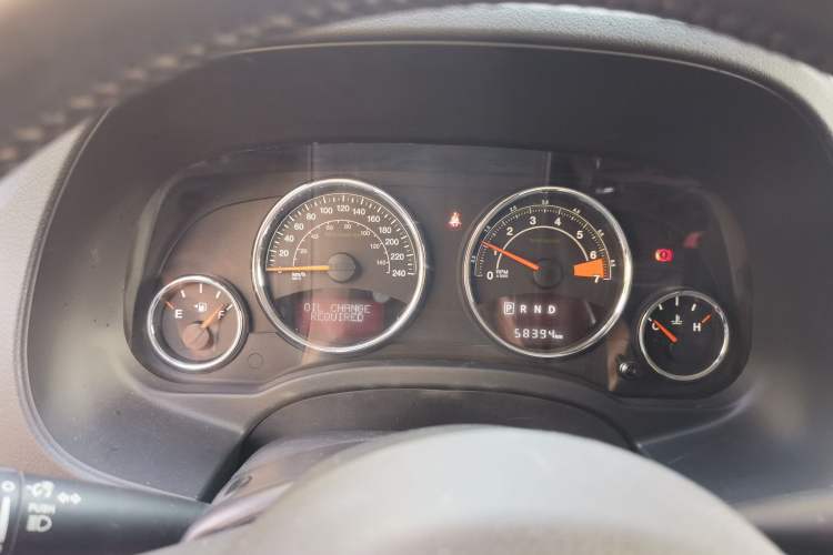 Used Jeep Compass 2014 2.4L four-wheel drive luxury version Instrument Cluster