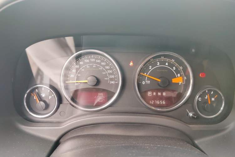 Used Jeep Compass 2014 2.4L four-wheel drive sport version Instrument Cluster