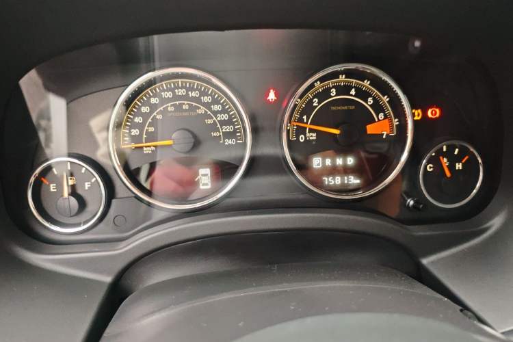 Used Jeep Compass 2014 2.4L four-wheel drive luxury version Instrument Cluster
