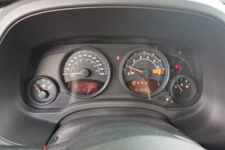 Used Jeep Compass 2014 2.4L four-wheel drive sport version Instrument Cluster