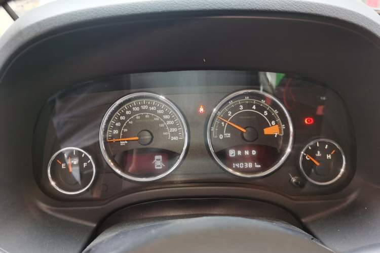Used Jeep Compass 2014 2.4L four-wheel drive sport version Instrument Cluster
