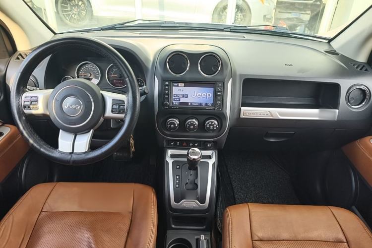 Used Jeep Compass 2014 2.4L four-wheel drive luxury navigation version Interior 1