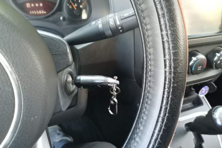 Used Jeep Compass 2014 2.0L two-wheel drive sport version Interior 1