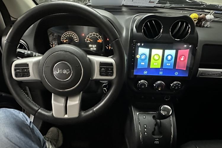 Used Jeep Compass 2014 2.4L four-wheel drive sport version Interior 1
