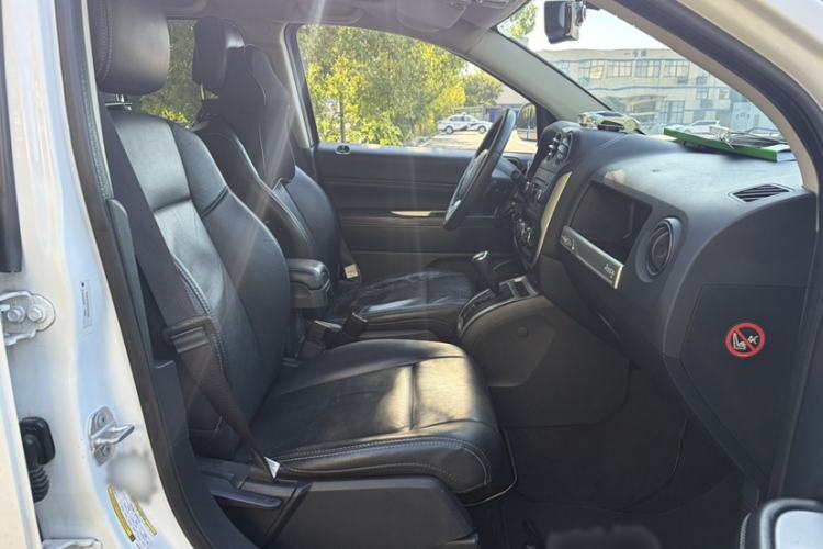 Used Jeep Compass 2014 Revised Version 2.4L Four-Wheel Drive Luxury Edition Interior 1