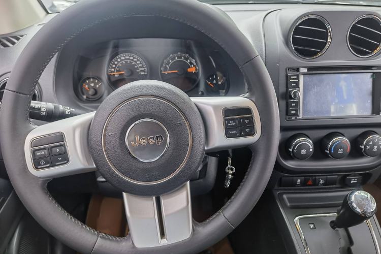 Used Jeep Compass 2014 Revised Version 2.0L Two-Wheel Drive Entry-Level Edition Interior 1