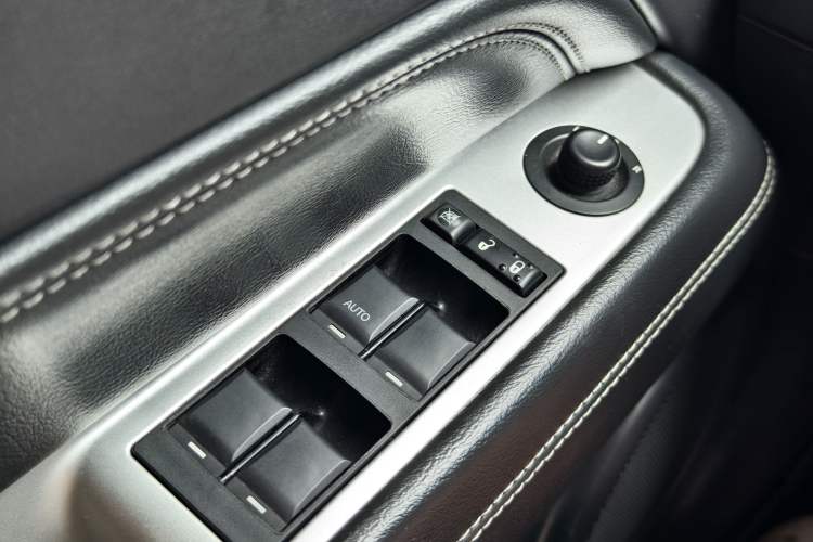 Used Jeep Compass 2014 2.4L four-wheel drive luxury version Interior 10