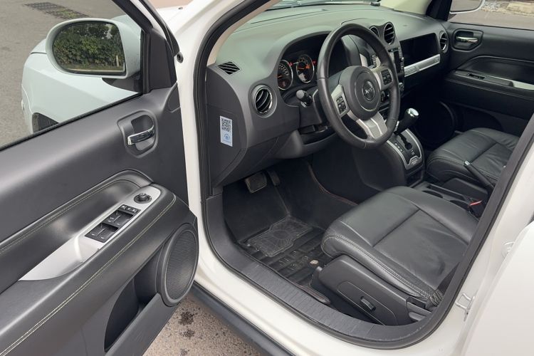 Used Jeep Compass 2014 Revised Version 2.0L Two-Wheel Drive Elite Edition Interior 2