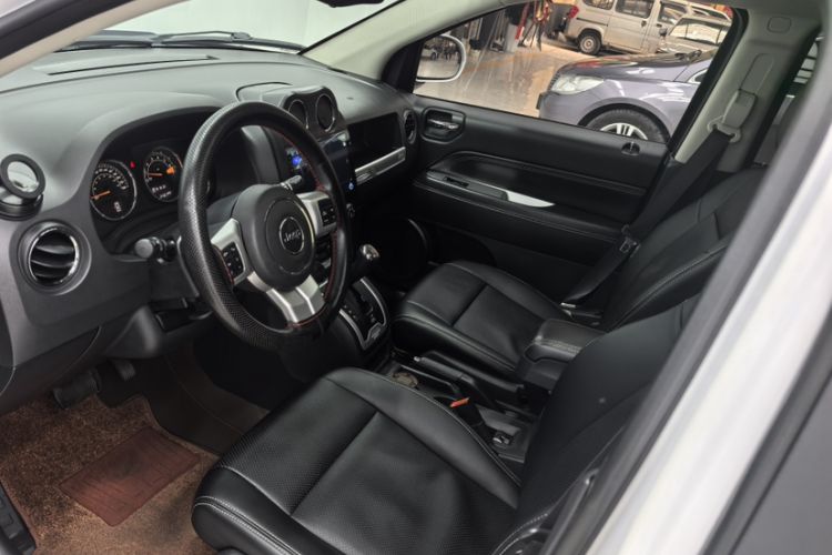Used Jeep Compass 2014 Revised Version 2.4L Four-Wheel Drive Comfort Edition Interior 2