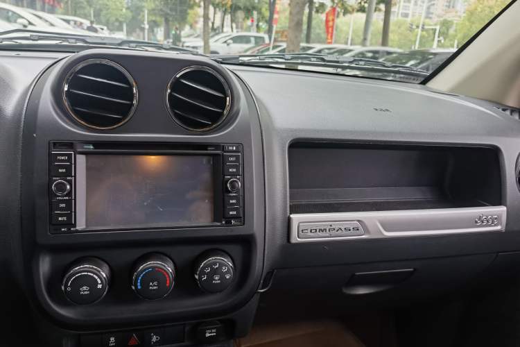 Used Jeep Compass 2014 Revised Version 2.0L Two-Wheel Drive Entry-Level Edition Interior 2