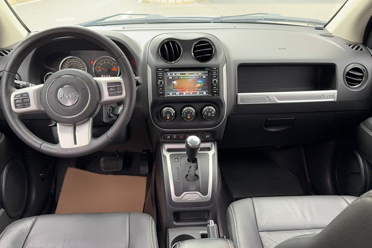 Used Jeep Compass 2014 Revised Version 2.0L Two-Wheel Drive Elite Edition Interior 3