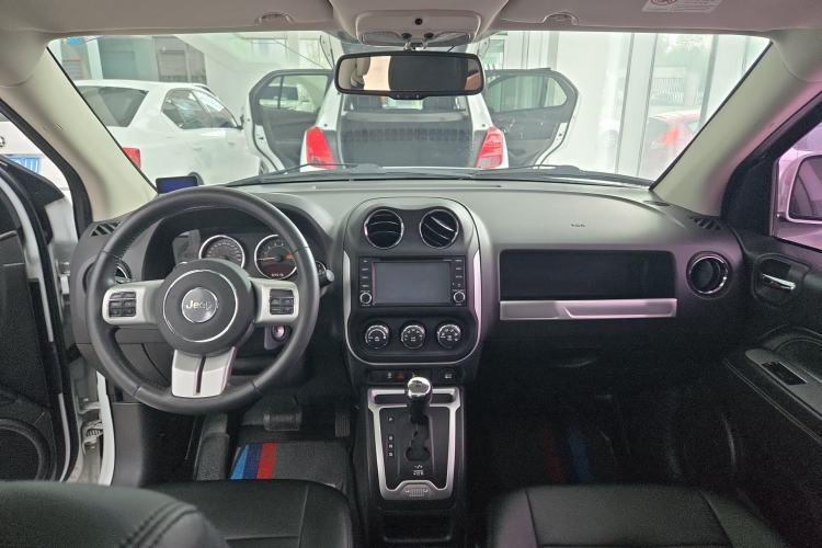 Used Jeep Compass 2014 Revised Version 2.4L Four-Wheel Drive Comfort Edition Interior 3