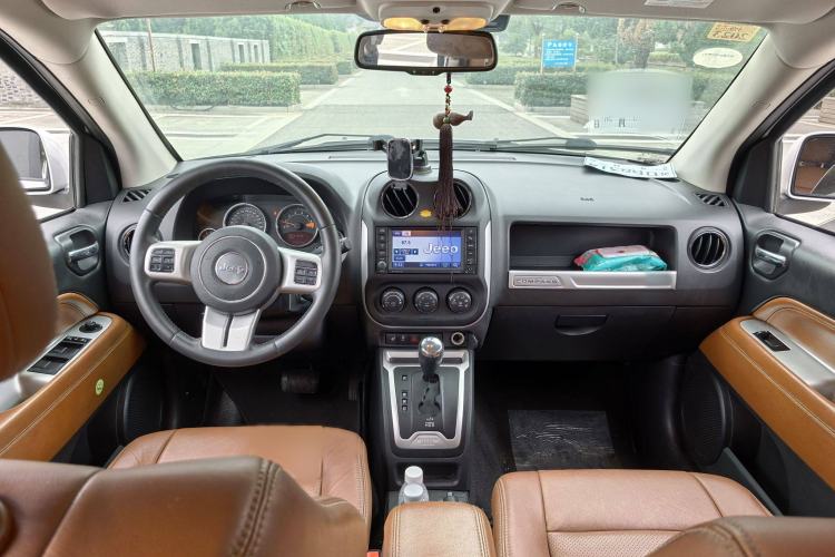 Used Jeep Compass 2014 Revised Version 2.4L Four-Wheel Drive Luxury Edition Interior 3