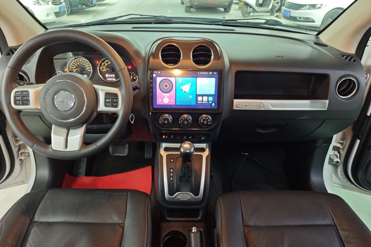 Used Jeep Compass 2014 Revised Version 2.4L Four-Wheel Drive Luxury Edition Interior 4