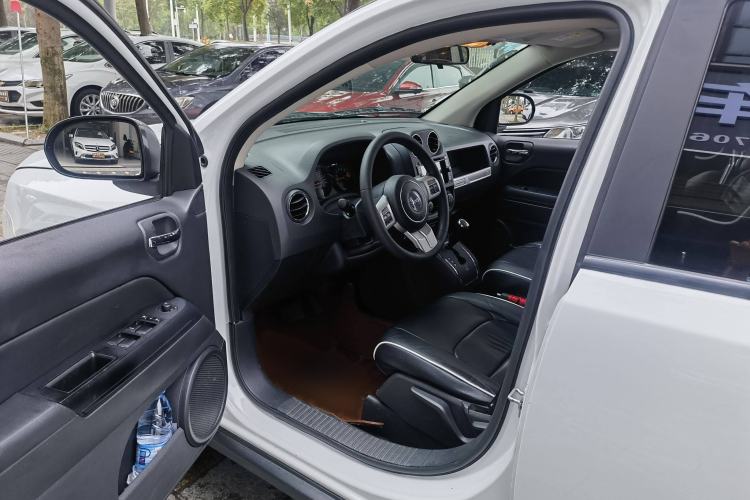 Used Jeep Compass 2014 Revised Version 2.0L Two-Wheel Drive Entry-Level Edition Interior 4