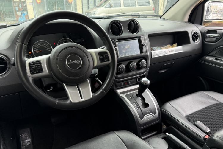Used Jeep Compass 2014 Revised Version 2.4L Four-Wheel Drive Comfort Edition Interior 5
