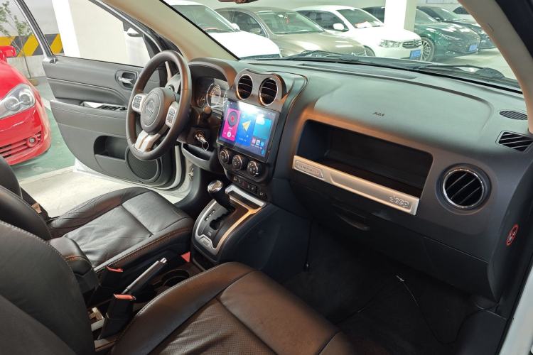 Used Jeep Compass 2014 Revised Version 2.4L Four-Wheel Drive Luxury Edition Interior 5