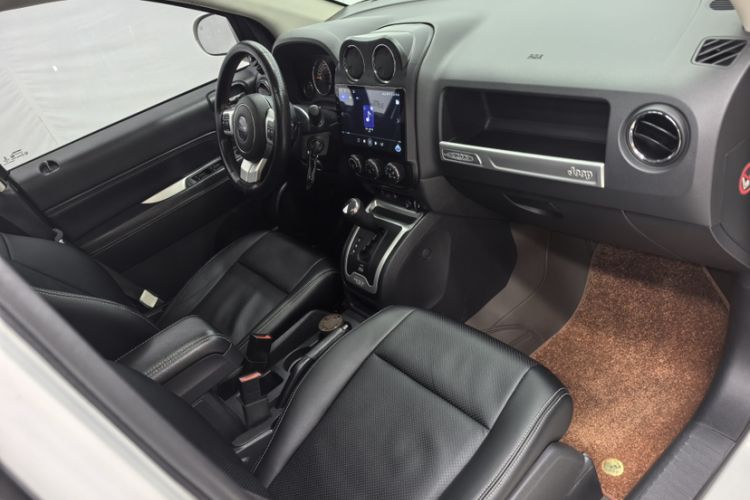 Used Jeep Compass 2014 Revised Version 2.4L Four-Wheel Drive Comfort Edition Interior 5