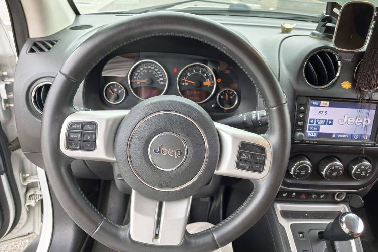 Used Jeep Compass 2014 Revised Version 2.4L Four-Wheel Drive Luxury Edition Interior 5