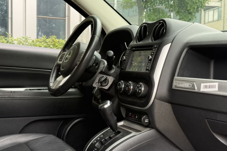 Used Jeep Compass 2014 Revised Version 2.4L Four-Wheel Drive Comfort Edition Interior 6