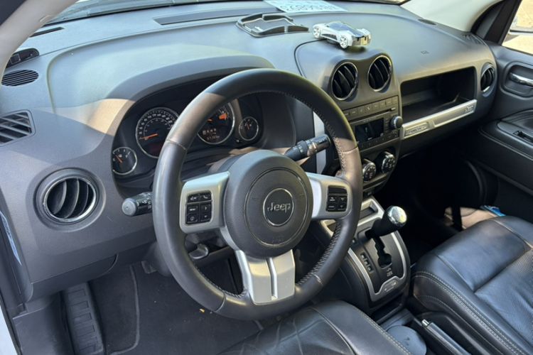 Used Jeep Compass 2014 Revised Version 2.4L Four-Wheel Drive Luxury Edition Interior 6