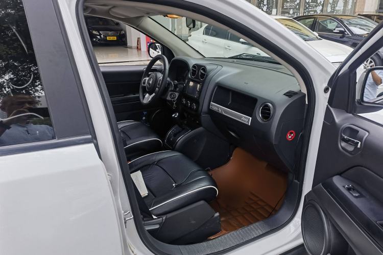 Used Jeep Compass 2014 Revised Version 2.0L Two-Wheel Drive Entry-Level Edition Interior 7