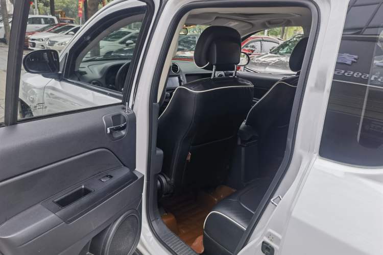 Used Jeep Compass 2014 Revised Version 2.0L Two-Wheel Drive Entry-Level Edition Interior 9