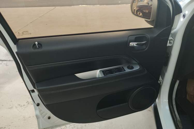 Used Jeep Compass 2014 Revised Version 2.4L Four-Wheel Drive Comfort Edition Left Front Door Interior