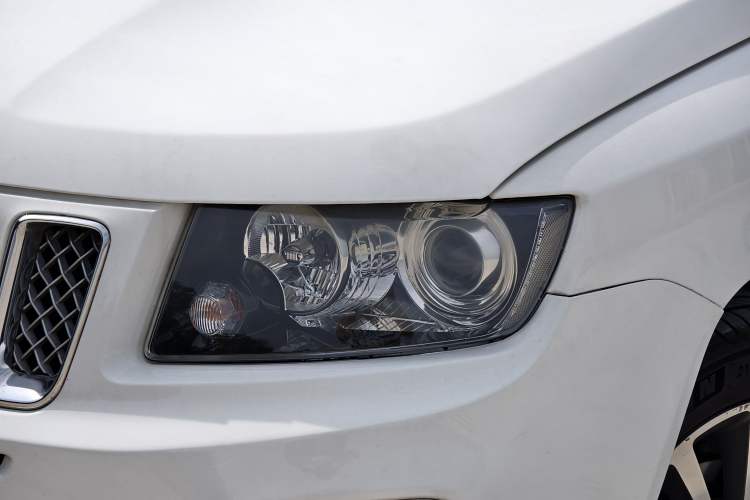 Used Jeep Compass 2014 2.4L four-wheel drive luxury version Left Front Headlight