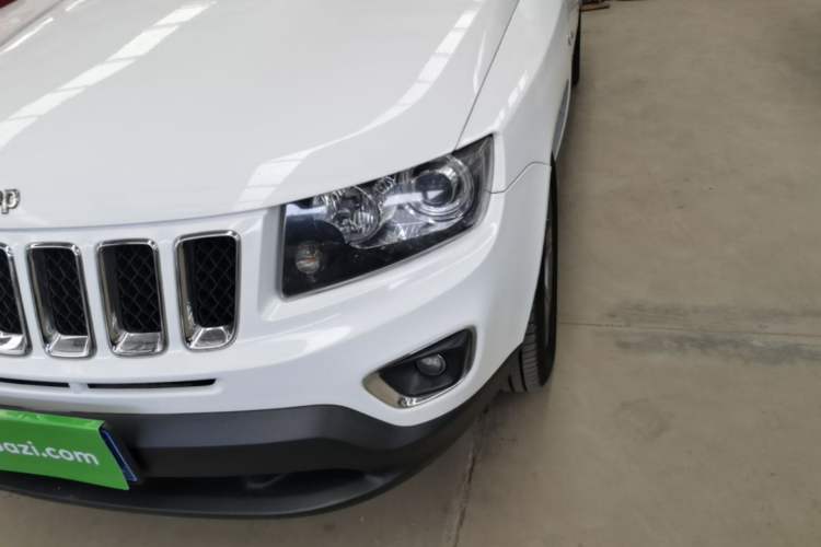Used Jeep Compass 2014 Revised Version 2.4L Four-Wheel Drive Comfort Edition Left Front Headlight