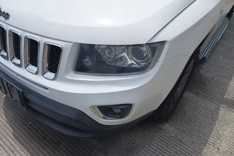 Used Jeep Compass 2014 Revised Version 2.4L Four-Wheel Drive Comfort Edition Left Front Headlight