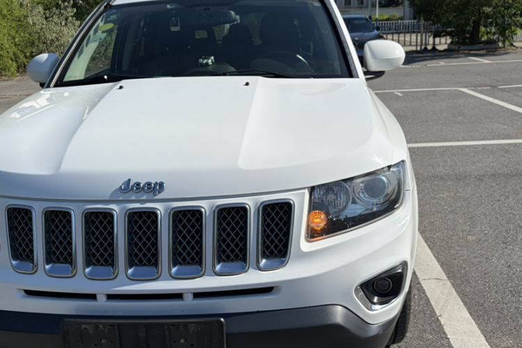 Used Jeep Compass 2014 Revised Version 2.4L Four-Wheel Drive Luxury Edition Left Front Headlight
