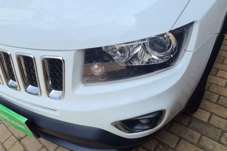 Used Jeep Compass 2014 Revised Version 2.4L Four-Wheel Drive Comfort Edition Left Front Headlight