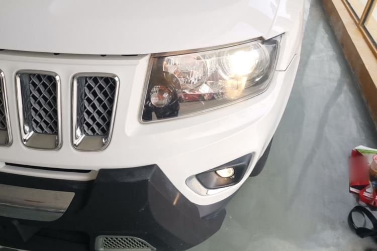 Used Jeep Compass 2014 2.4L four-wheel drive luxury navigation version Left Front Headlight