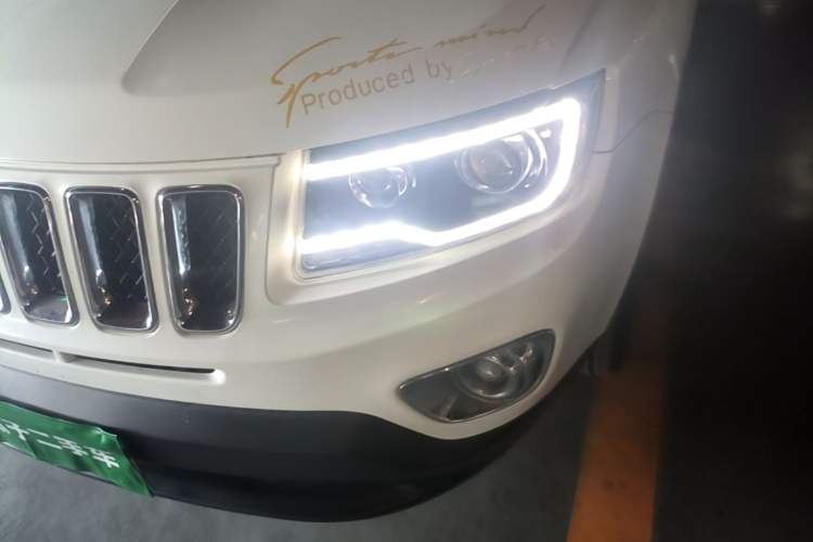 Used Jeep Compass 2014 2.0L two-wheel drive sport version Left Front Headlight