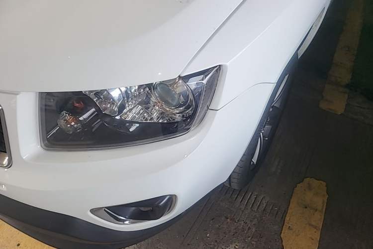 Used Jeep Compass 2014 Revised Version 2.4L Four-Wheel Drive Comfort Edition Left Front Headlight