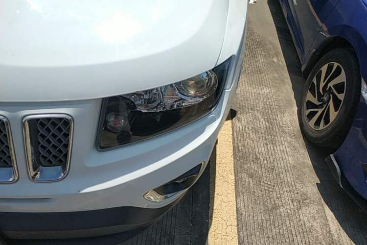 Used Jeep Compass 2014 Revised Version 2.4L Four-Wheel Drive Luxury Edition Left Front Headlight