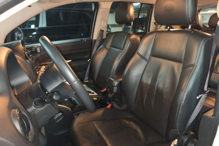 Used Jeep Compass 2014 Revised Version 2.0L Two-Wheel Drive Elite Edition Left Front Seat