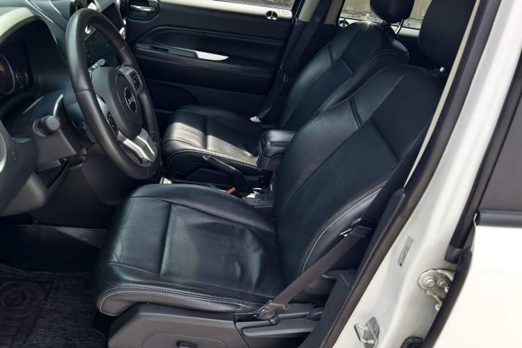 Used Jeep Compass 2014 2.4L four-wheel drive luxury version Left Front Seat
