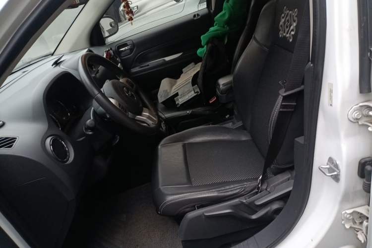 Used Jeep Compass 2014 2.4L Four-Wheel Drive Serpentine Collection Edition Left Front Seat