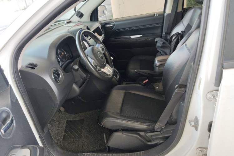Used Jeep Compass 2014 2.4L four-wheel drive sport version Left Front Seat