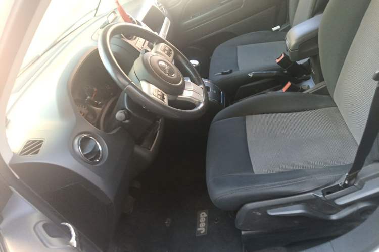 Used Jeep Compass 2014 2.4L four-wheel drive sport version Left Front Seat