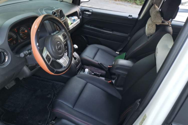 Used Jeep Compass 2014 2.0L two-wheel drive sport version Left Front Seat