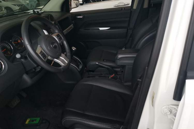 Used Jeep Compass 2014 2.4L four-wheel drive luxury navigation version Left Front Seat