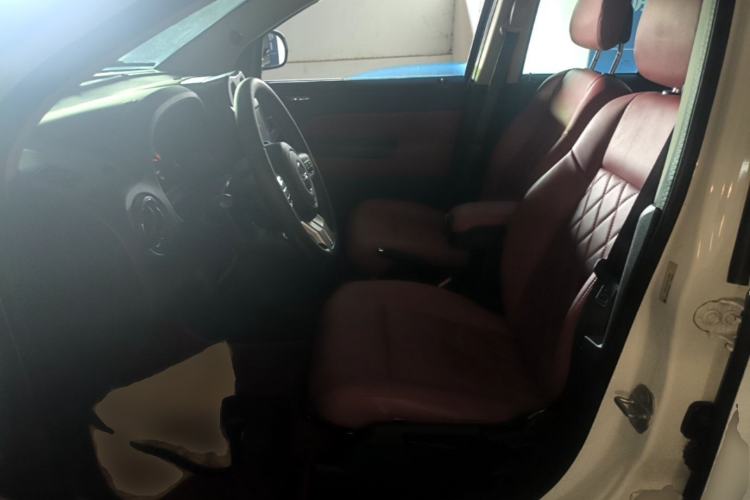 Used Jeep Compass 2014 2.0L two-wheel drive sport version Left Front Seat