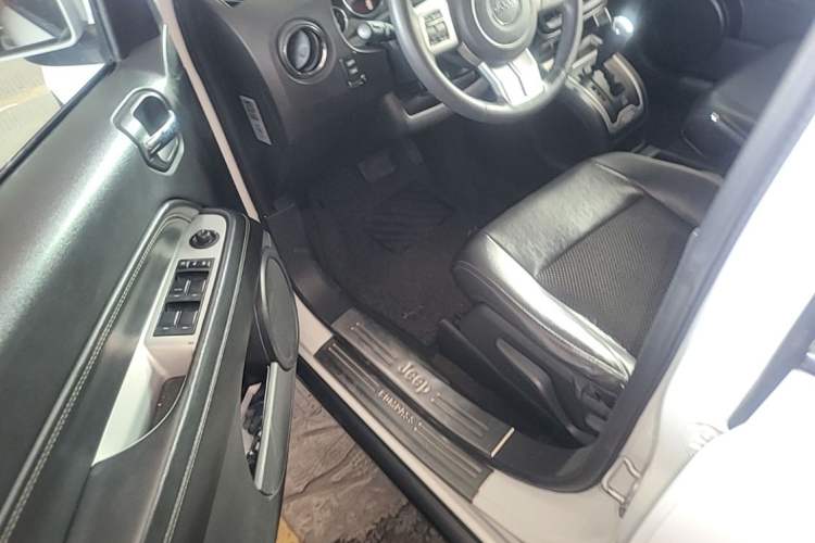 Used Jeep Compass 2014 Revised Version 2.4L Four-Wheel Drive Comfort Edition Left Front Seat