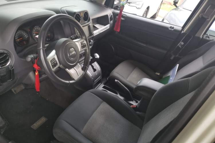 Used Jeep Compass 2014 2.4L four-wheel drive sport version Left Front Seat